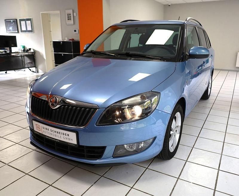 Blau Gebraucht 2014 Skoda Fabia Ambition Kleinwagen | 6.880 € (Etwas zu teuer) - Bild 1/4