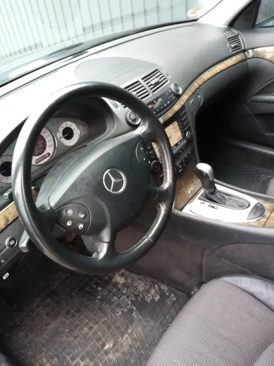 Gebraucht Mercedes E320 224 PS (164 kW) 2004 Schwarz Kombi