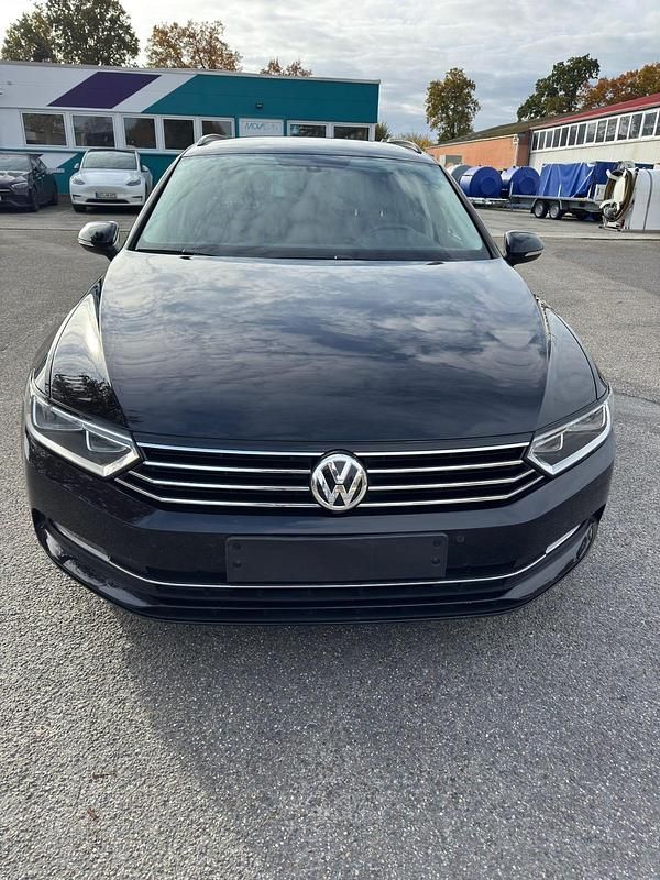 Schwarz Gebraucht 2018 VW Passat Kombi | 11.000 € (Superpreis) - Bild 1/4