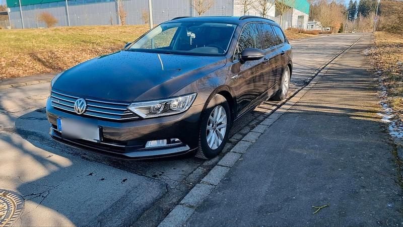 Braun Gebraucht 2017 VW Passat Kombi | 10.000 € (Superpreis) - Bild 1/4