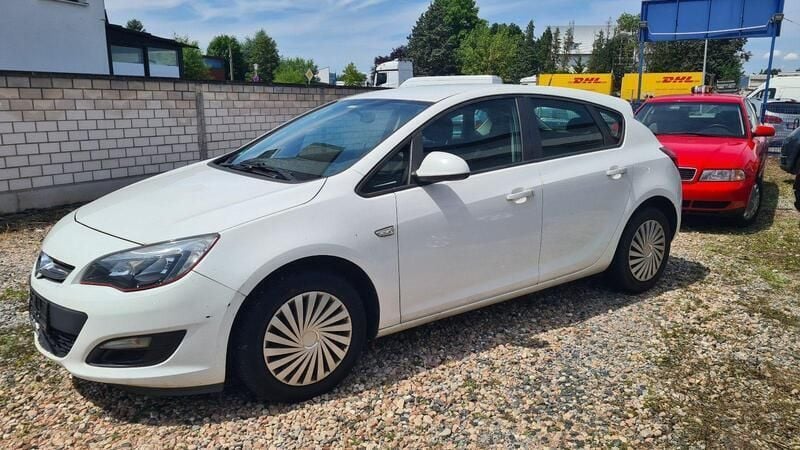 Gebraucht Opel Astra Edition 110 PS (80 kW) 2014 Weiß Kleinwagen