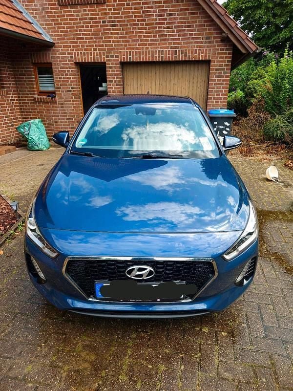 Blau Gebraucht 2018 Hyundai i30 Limousine | 11.500 € (Superpreis) - Bild 1/4