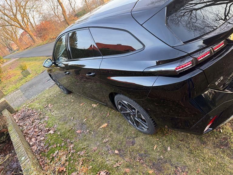 Gebraucht Peugeot 308 Allure 131 PS (96 kW) 2022 Schwarz Kombi