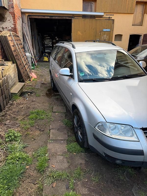 Second-hand VW Passat 136 CP (100 kW) 2004 Argintiu Break