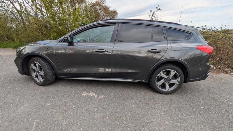 Usado Ford Focus Active 150 HP (110 kW) 2020 Cinzento Carrinha