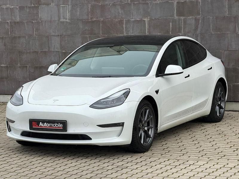 Weiß Gebraucht 2021 Tesla Model 3 Limousine | 26.990 € (Fairer Preis) - Bild 1/4