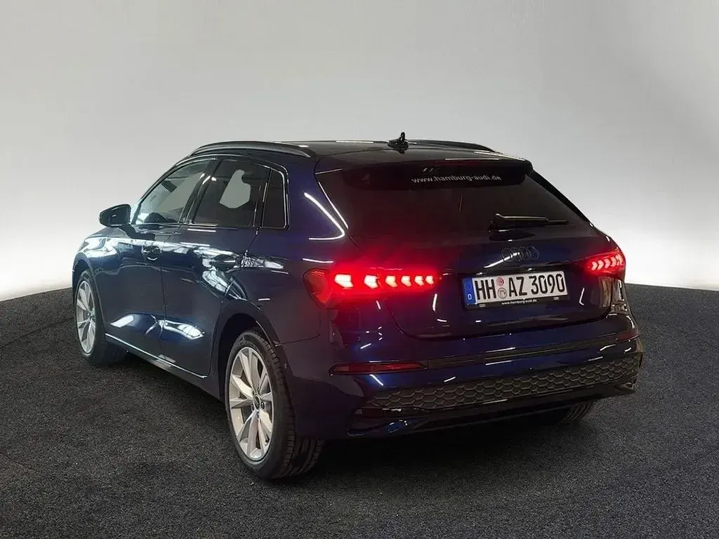 Gebraucht Audi A3 S-Line 150 PS (110 kW) 2026 2d navarrablau metallic Limousine