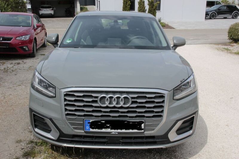Grau Gebraucht 2018 Audi Q2 Sport SUV | 22.000 € (Fairer Preis) - Bild 1/4