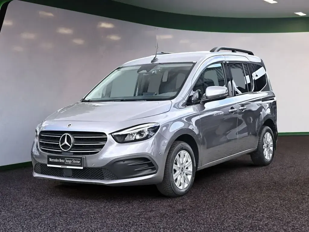 Gebraucht Mercedes T180 Progressive 116 PS (85 kW) 2025 Grau / chromitgrau Van / Kleinbus