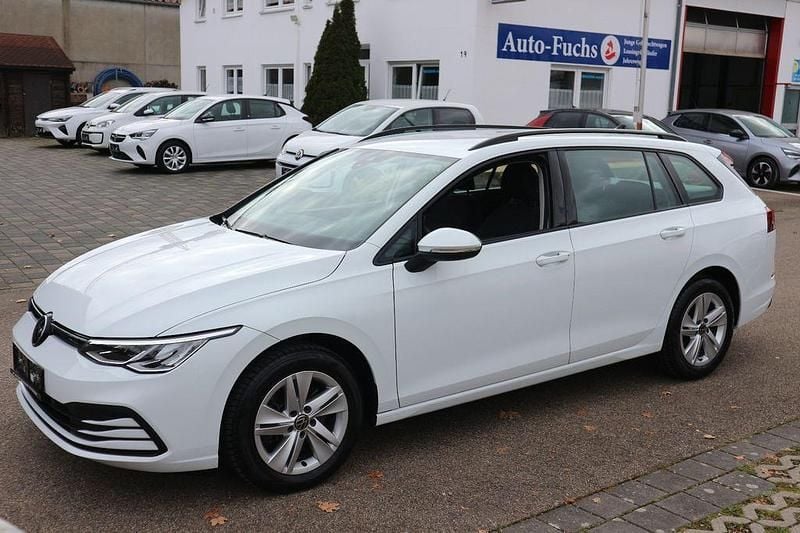Weiß Gebraucht 2022 VW Golf VIII Life Kombi | 19.200 € (Superpreis) - Bild 1/4