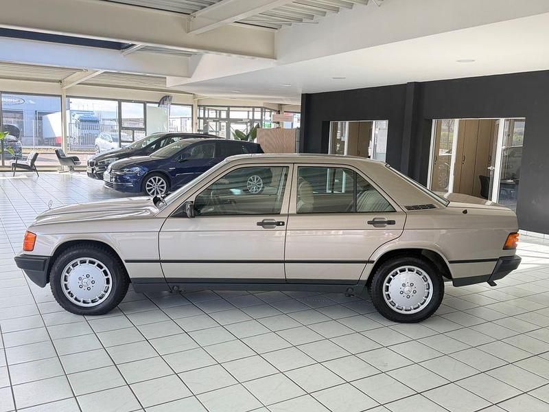 Gebraucht Mercedes 190 118 PS (86 kW) 1987 Gold Limousine