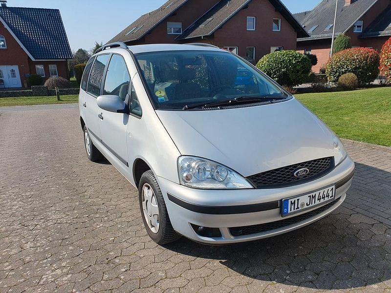 Gebraucht Ford Galaxy Ambiente 116 PS (85 kW) 2002 Silber Van / Kleinbus