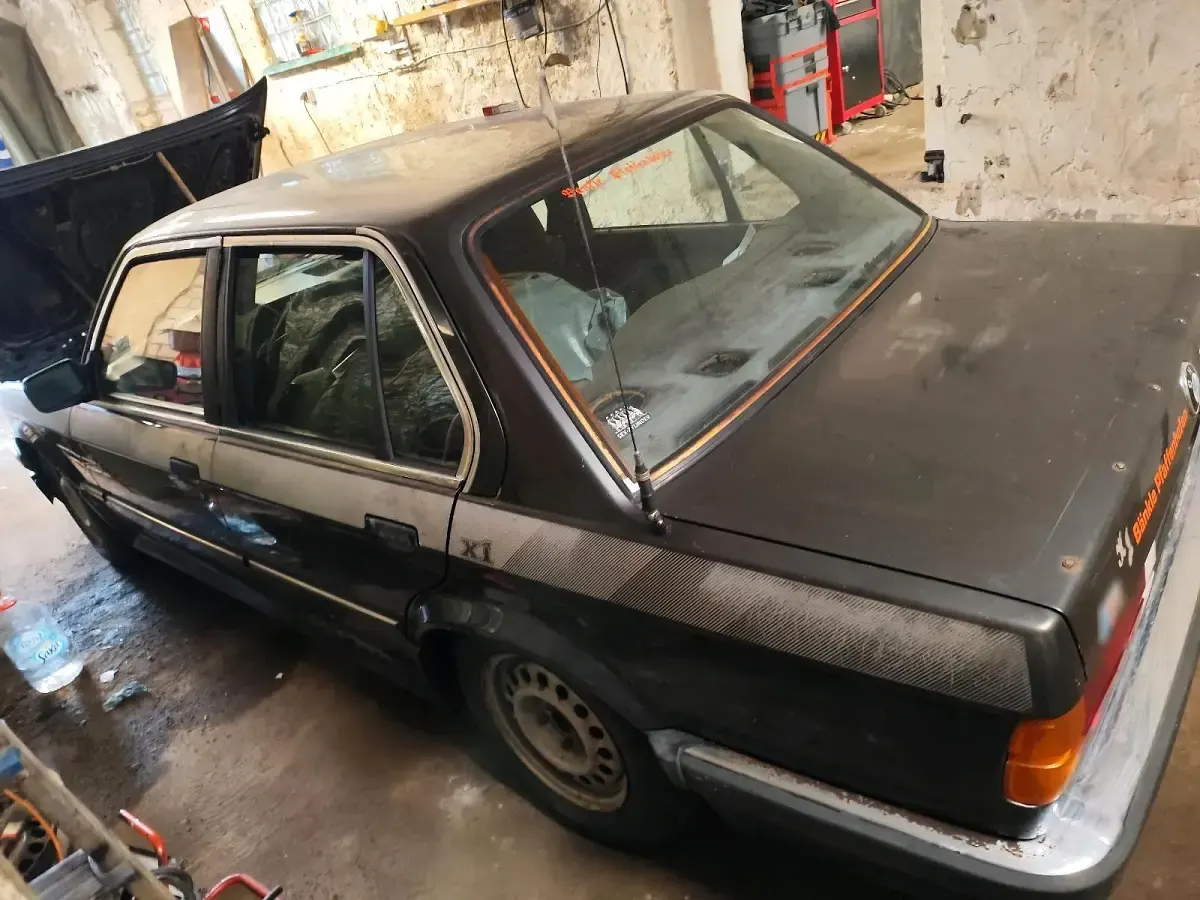 Gebraucht BMW 323 2026 Grau Limousine