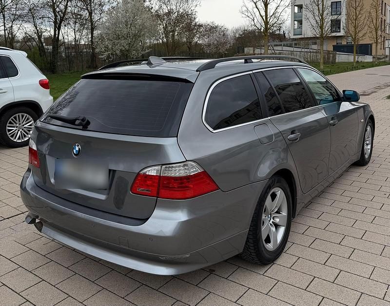 Gebraucht BMW 520 150 PS (110 kW) 2007 Grau Kombi