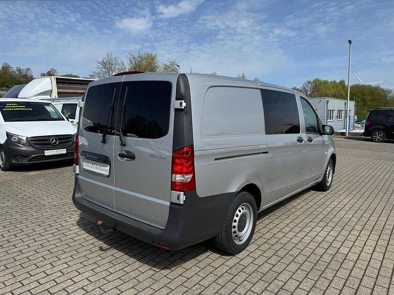 Gebraucht Mercedes Vito 102 PS (75 kW) 2022 Silber Van