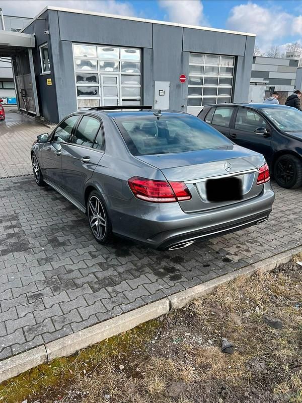 Gebraucht Mercedes E250 204 PS (150 kW) 2016 Grau Limousine
