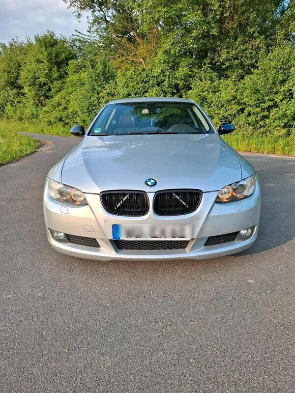 Silber Gebraucht 2008 BMW 330 Coupé | 12.500 € (Fairer Preis) - Bild 1/4