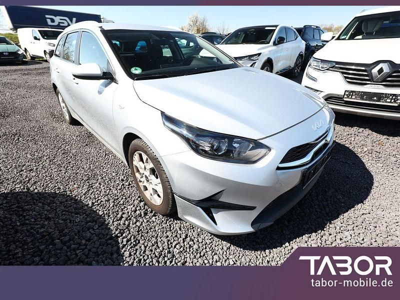 Gebraucht Kia Ceed Vision 120 PS (88 kW) 2024 Silber metallic Kleinwagen