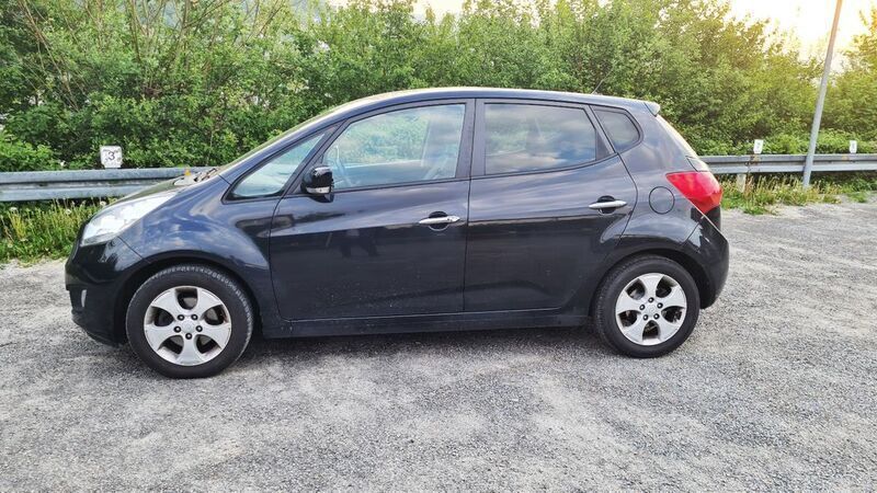 Schwarz Gebraucht 2014 Kia Venga Platinum Edition Kleinwagen | 8.900 € (Fairer Preis) - Bild 1/4