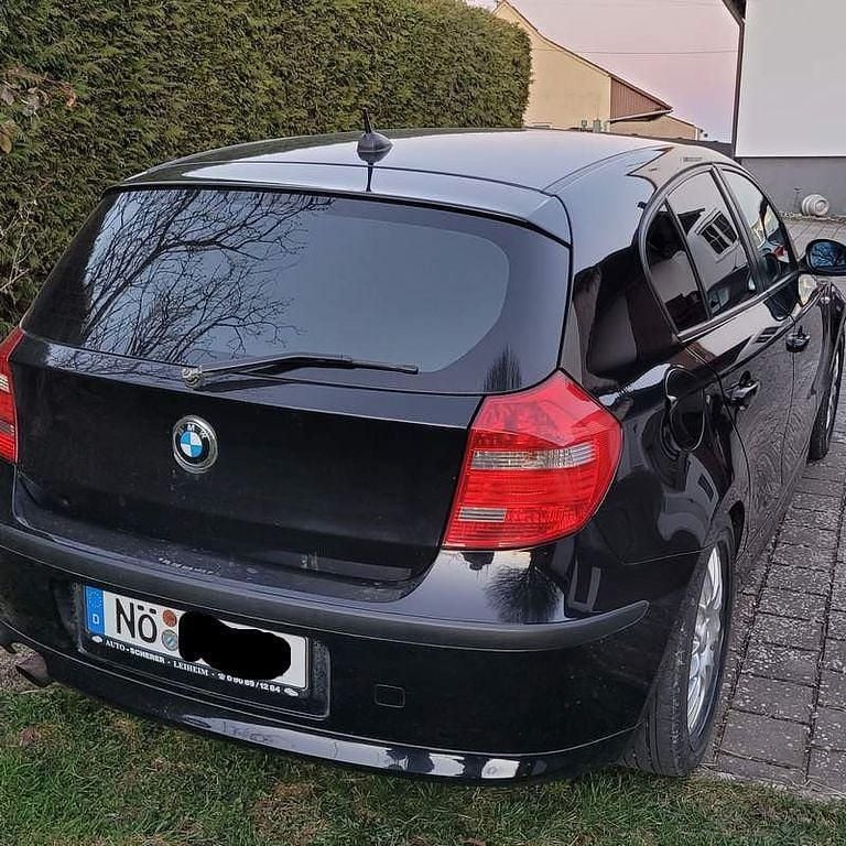 Gebraucht BMW 116 122 PS (89 kW) 2008 Schwarz Kleinwagen