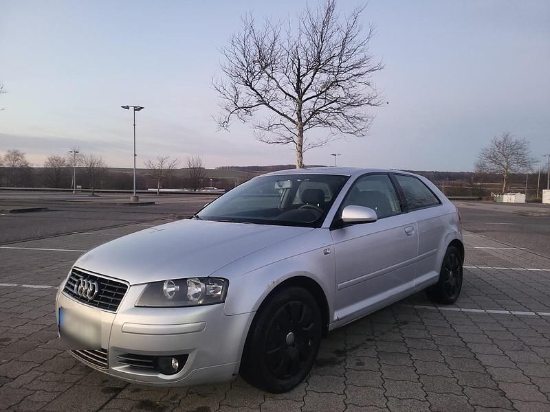 Silber Gebraucht 2004 Audi A3 Limousine | 1.499 € - Bild 1/4