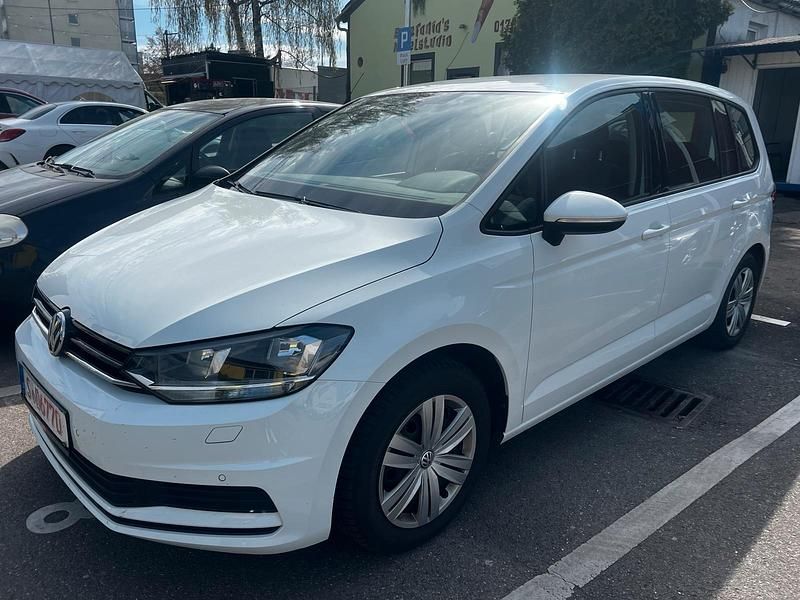 Gebraucht VW Touran Trendline 110 PS (80 kW) 2016 Pure white Van / Kleinbus