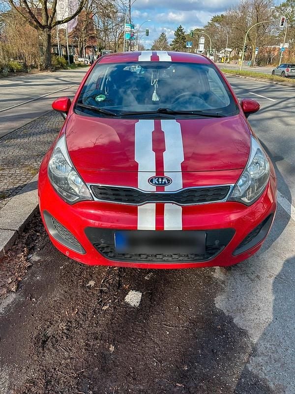 Gebraucht Kia Rio Attract 86 PS (63 kW) 2013 Rot Kleinwagen