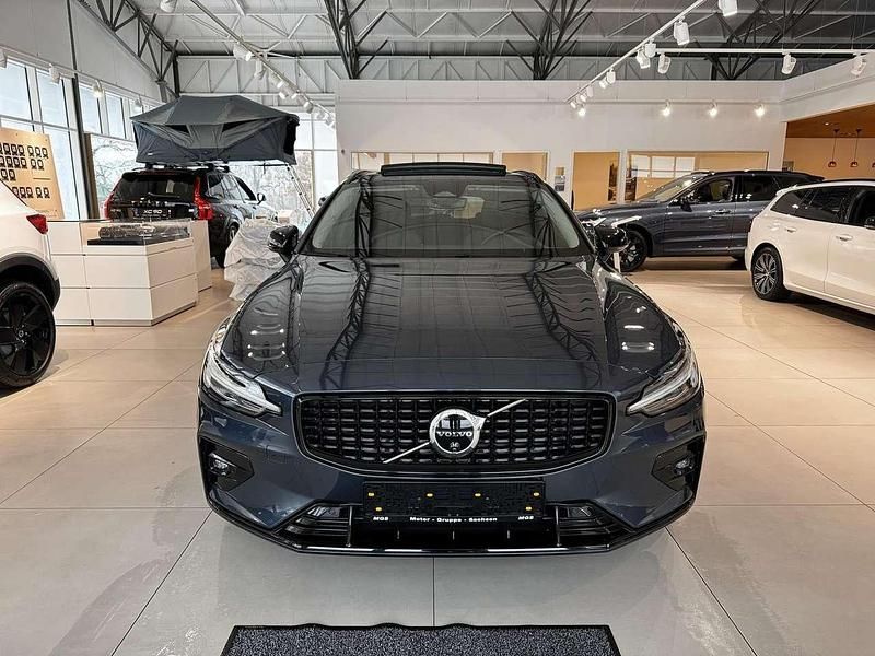 Gebraucht Volvo V60 Plus 197 PS (144 kW) 2025 Denim blue / metallic Kombi