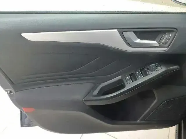Używany Ford Focus Cool & Connect 150 KM (110 kW) 2020 Niebieski Sedan/Limuzyna