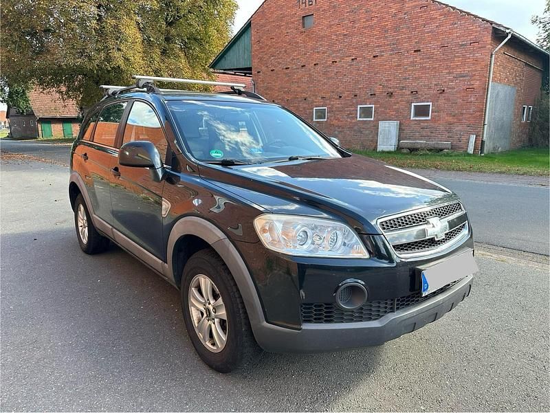 Schwarz Gebraucht 2011 Chevrolet Captiva LS SUV | 2.500 € (Superpreis) - Bild 1/4