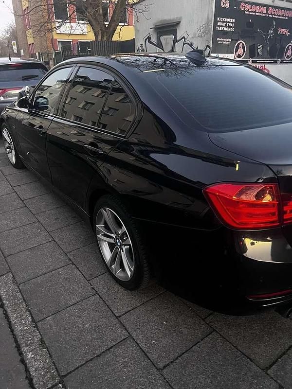Schwarz Gebraucht 2012 BMW 328 Sport Line Limousine | 16.400 € (Etwas zu teuer) - Bild 1/4
