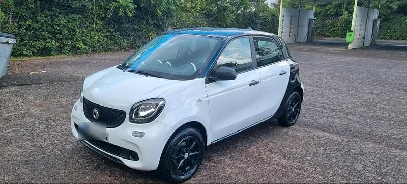 Weiß Gebraucht 2015 Smart ForFour Kleinwagen | 6.550 € (Fairer Preis) - Bild 1/4