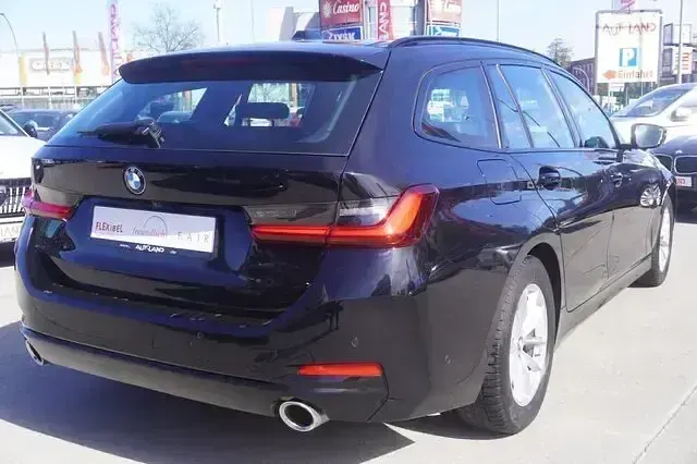 Używany BMW 320 Advantage 184 KM (135 kW) 2022 Czarny Kombi