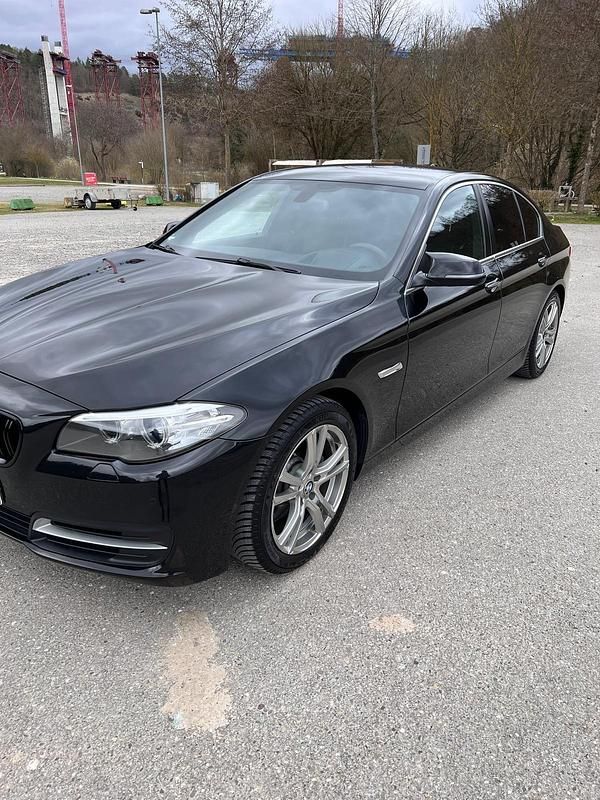 Schwarz Gebraucht 2013 BMW 520 Limousine | 13.500 € (Etwas zu teuer) - Bild 1/4