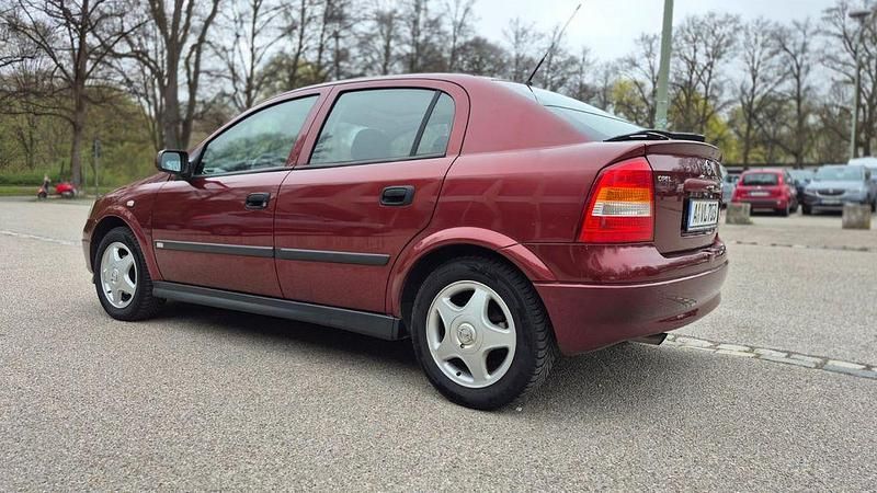 Second-hand Opel Astra 75 CP (55 kW) 1999 Roșu Berlinǎ