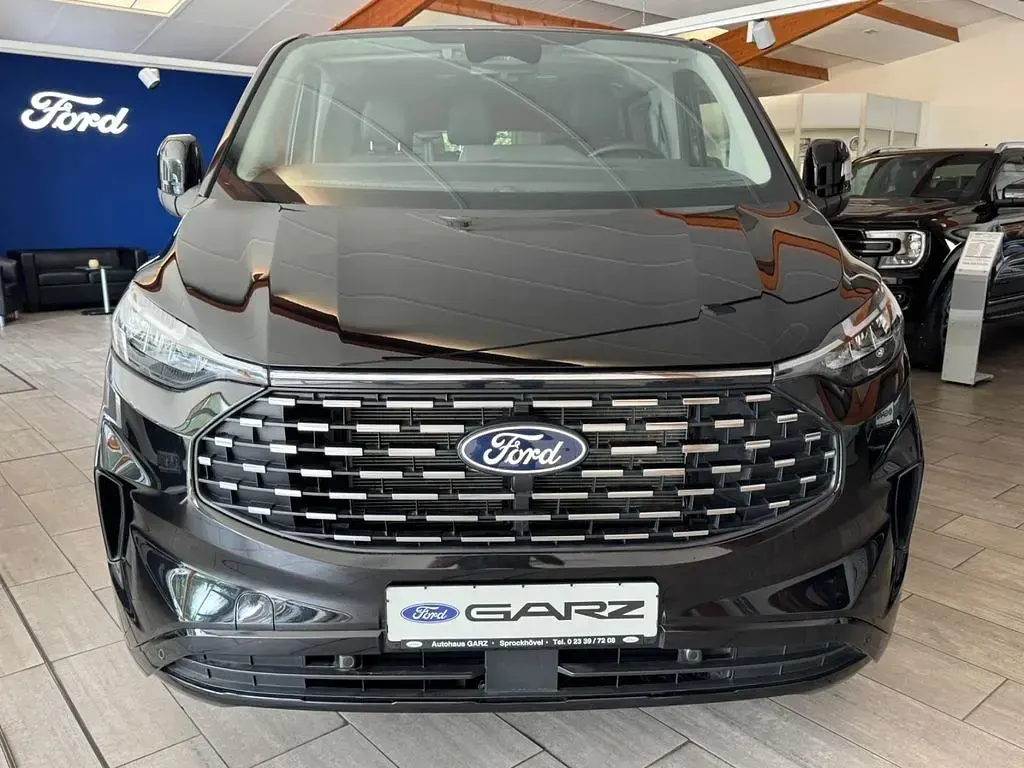 Gebraucht Ford Tourneo Custom Titanium 136 PS (100 kW) 2025 Schwarz Van