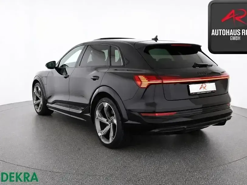 Gebraucht Audi e-tron Sport 369 kW (503 PS) 2022 Schwarz SUV