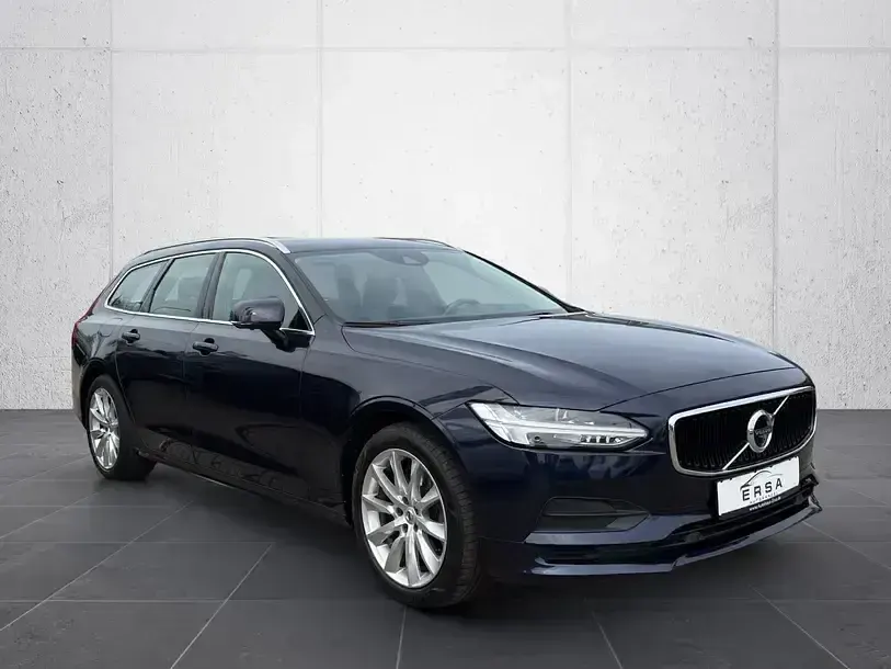 Gebraucht Volvo V90 Momentum 235 PS (172 kW) 2018 Magic blue metallic / metallic Kombi