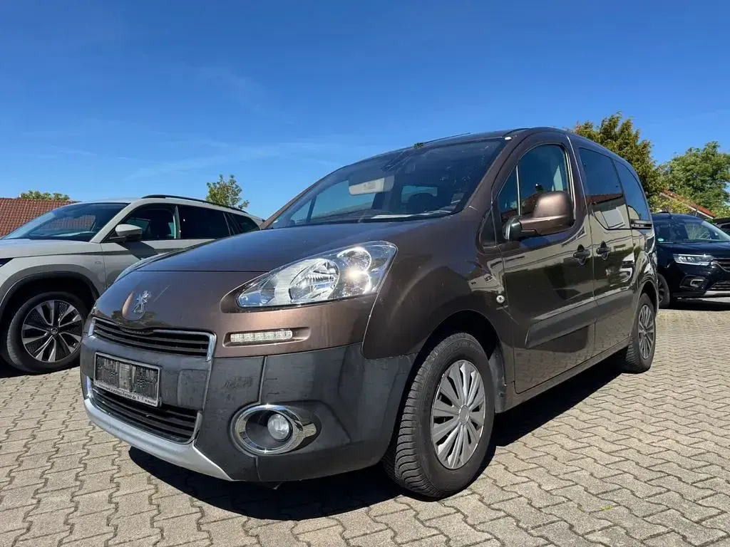 Gebraucht Peugeot TePee Active 92 PS (67 kW) 2013 Braun Van / Kleinbus