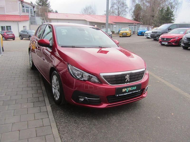 Gebraucht Peugeot 308 Active 131 PS (96 kW) 2018 Rot Limousine