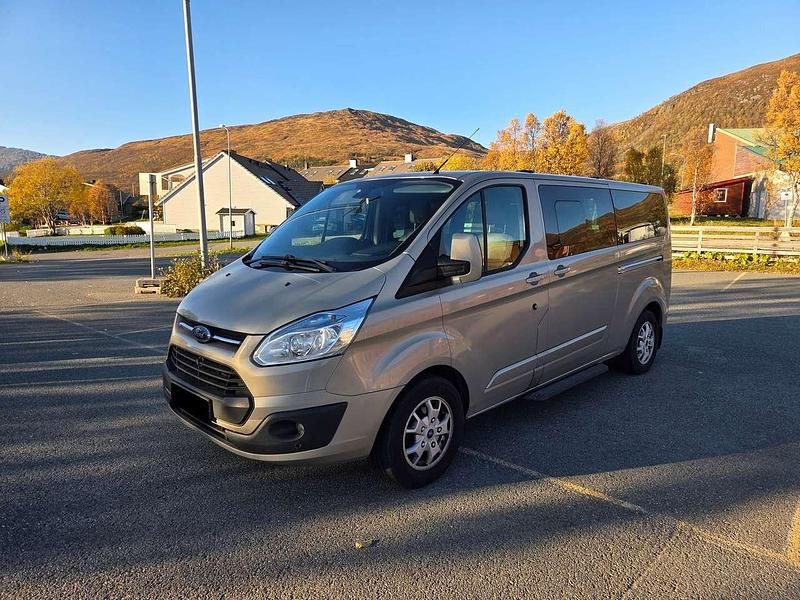 Grau Gebraucht 2013 Ford Tourneo Titanium Van / Kleinbus | 15.150 € (Etwas zu teuer) - Bild 1/4