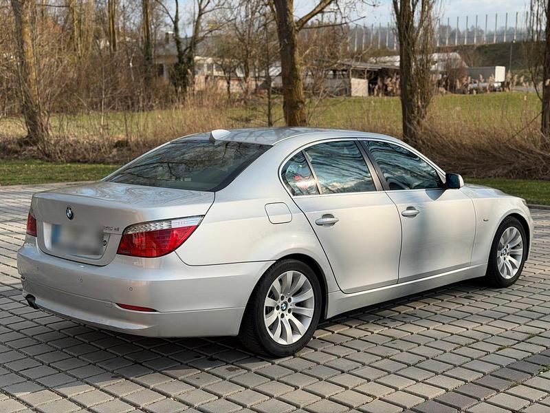 Gebraucht BMW 525 197 PS (144 kW) 2007 Silber Limousine