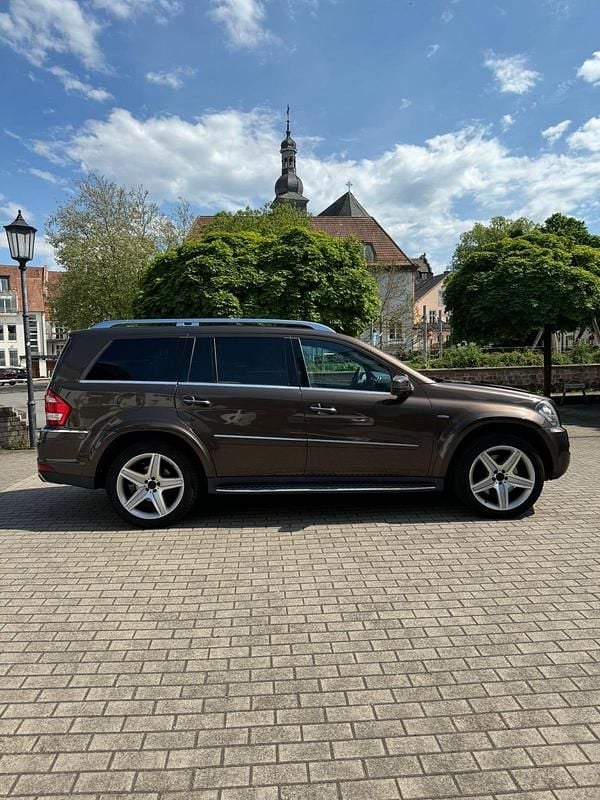 Gebraucht Mercedes GL350 265 PS (194 kW) 2011 Braun SUV