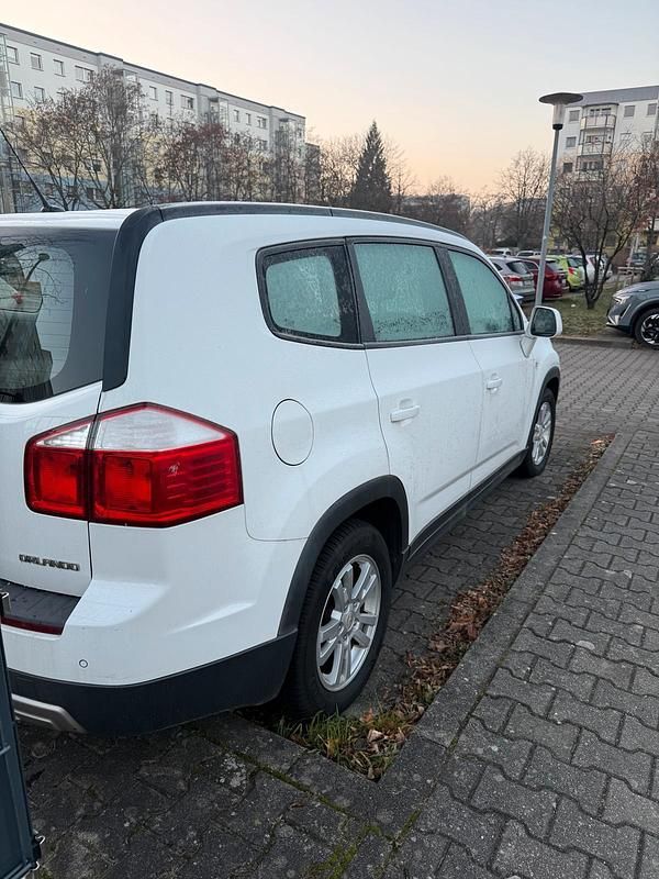 Gebraucht Chevrolet Orlando 160 PS (117 kW) 2012 Weiß Van / Kleinbus