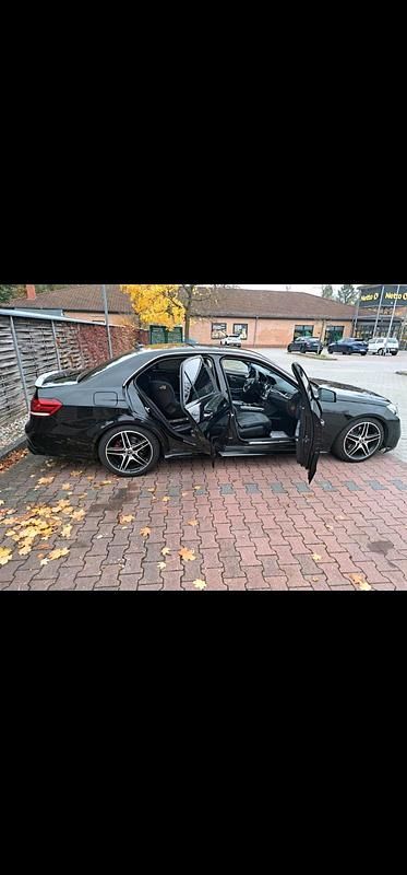 Gebraucht Mercedes E300 231 PS (169 kW) 2015 Schwarz Limousine