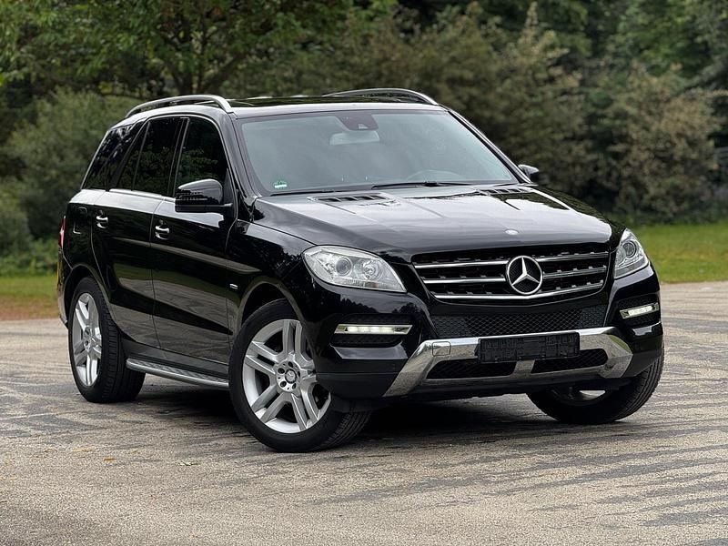 Schwarz Gebraucht 2011 Mercedes ML350 SUV | 14.000 € (Fairer Preis) - Bild 1/4