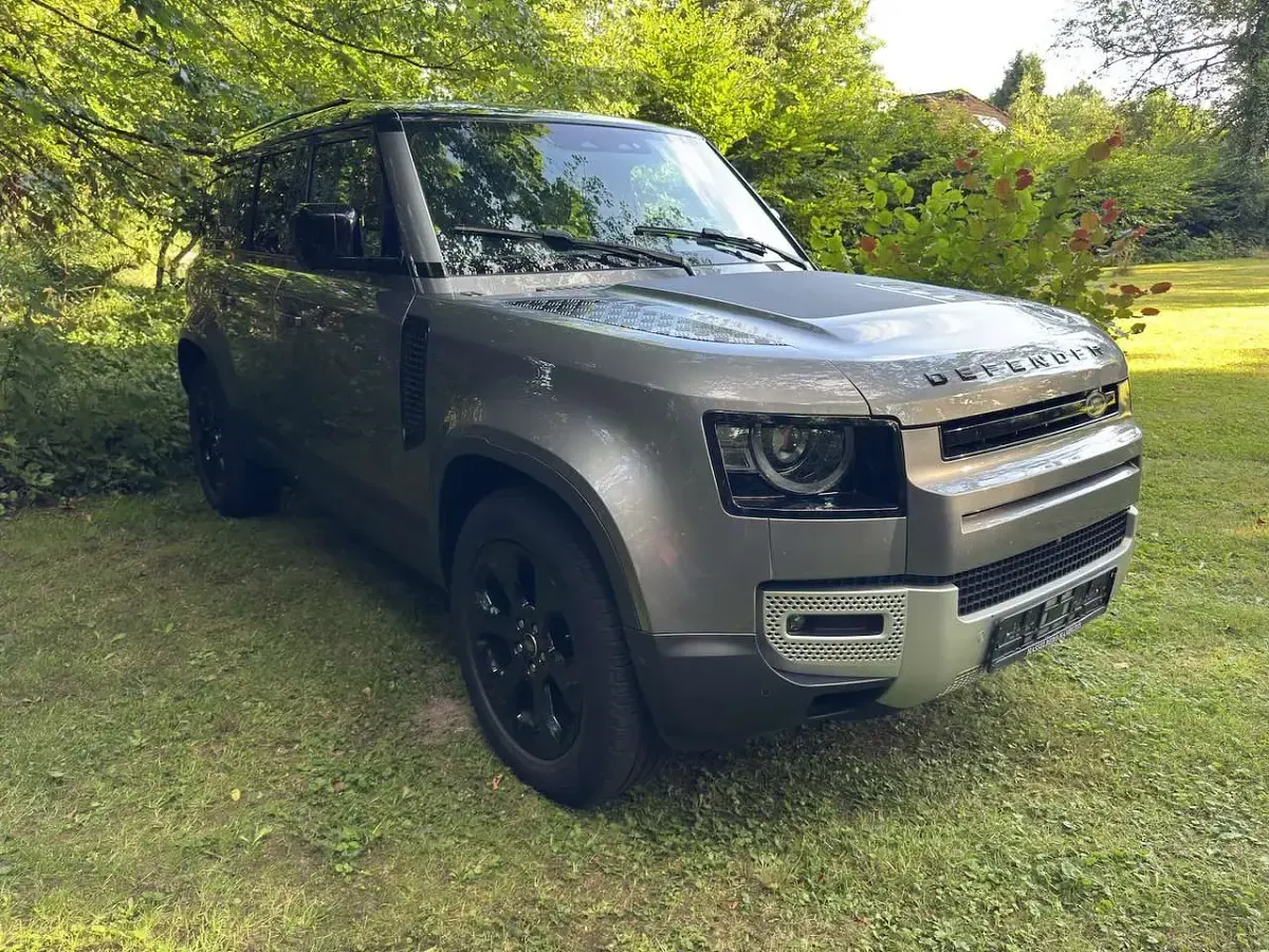 Gebraucht Land Rover Defender SE 249 PS (183 kW) 2021 Eiger grey (metallic) SUV
