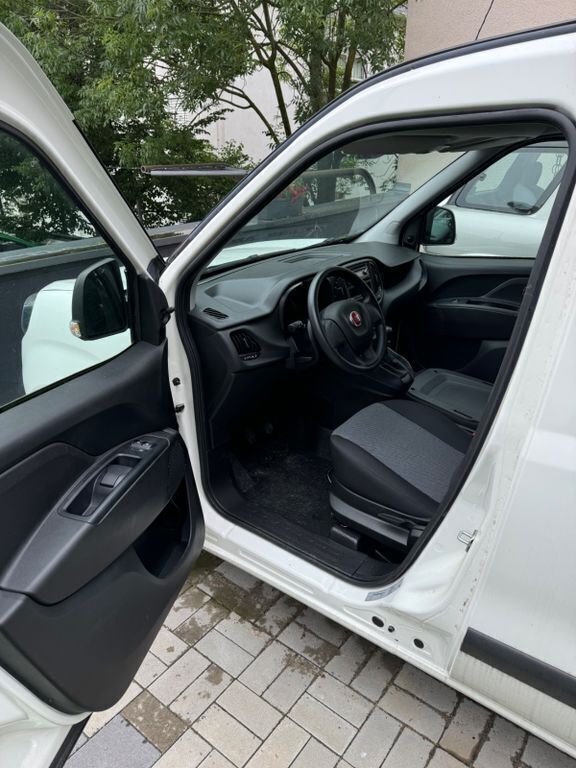 Gebraucht Fiat Doblò 95 PS (69 kW) 2019 Weiß Van / Kleinbus