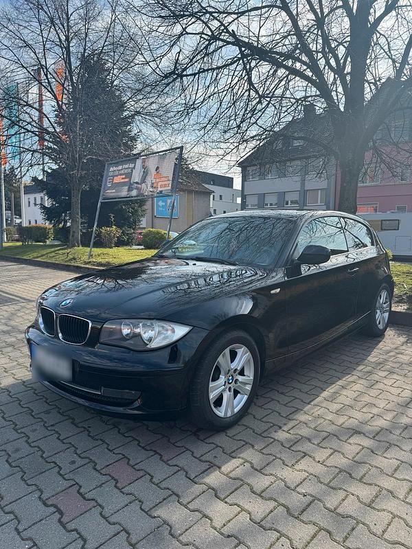 Gebraucht BMW 116 116 PS (85 kW) 2010 Schwarz Kleinwagen