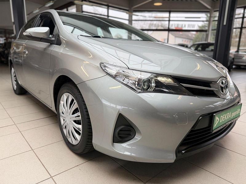 Gebraucht Toyota Auris Cool 99 PS (72 kW) 2015 Grau Kleinwagen